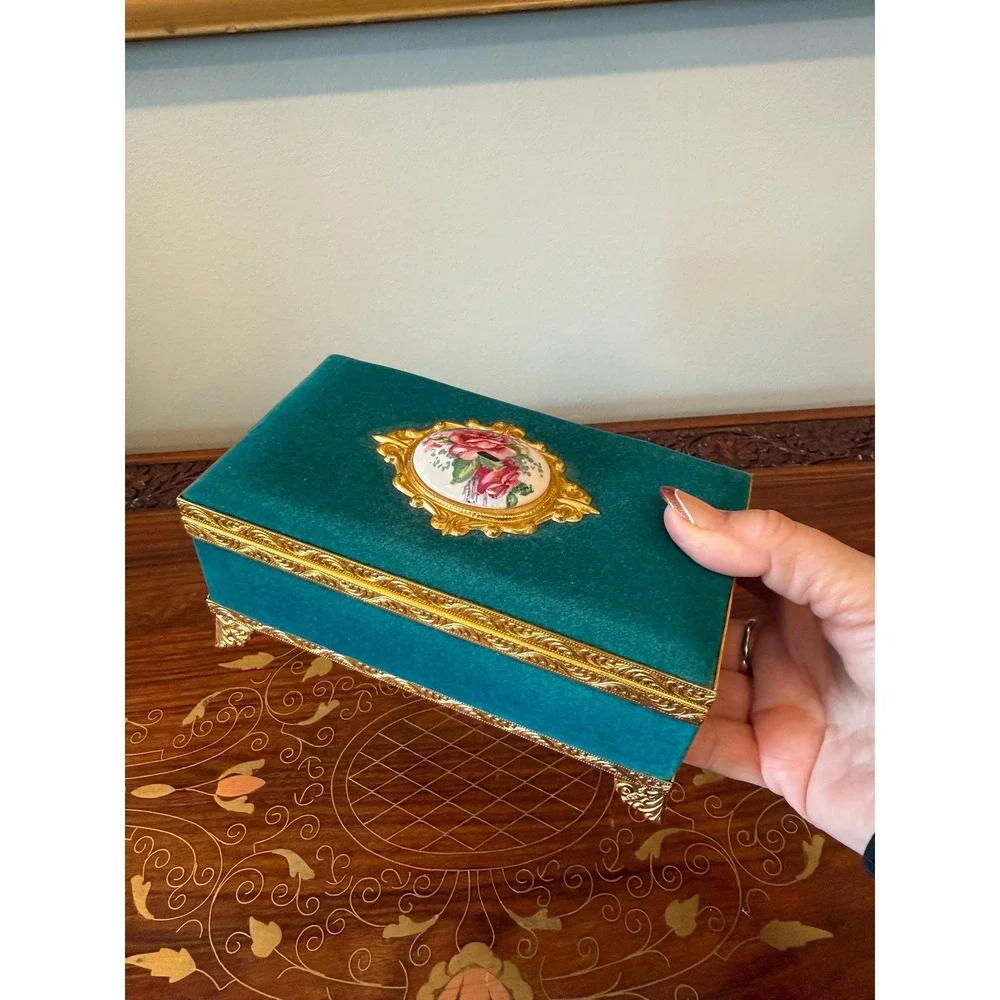 Vintage Japan Velvet Jewelry Box - Music Box with Gold‎ Ormolu & Rose Lid